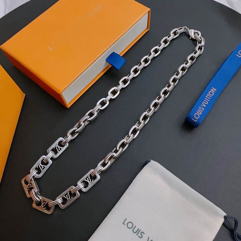 LV Necklace 03lyr682